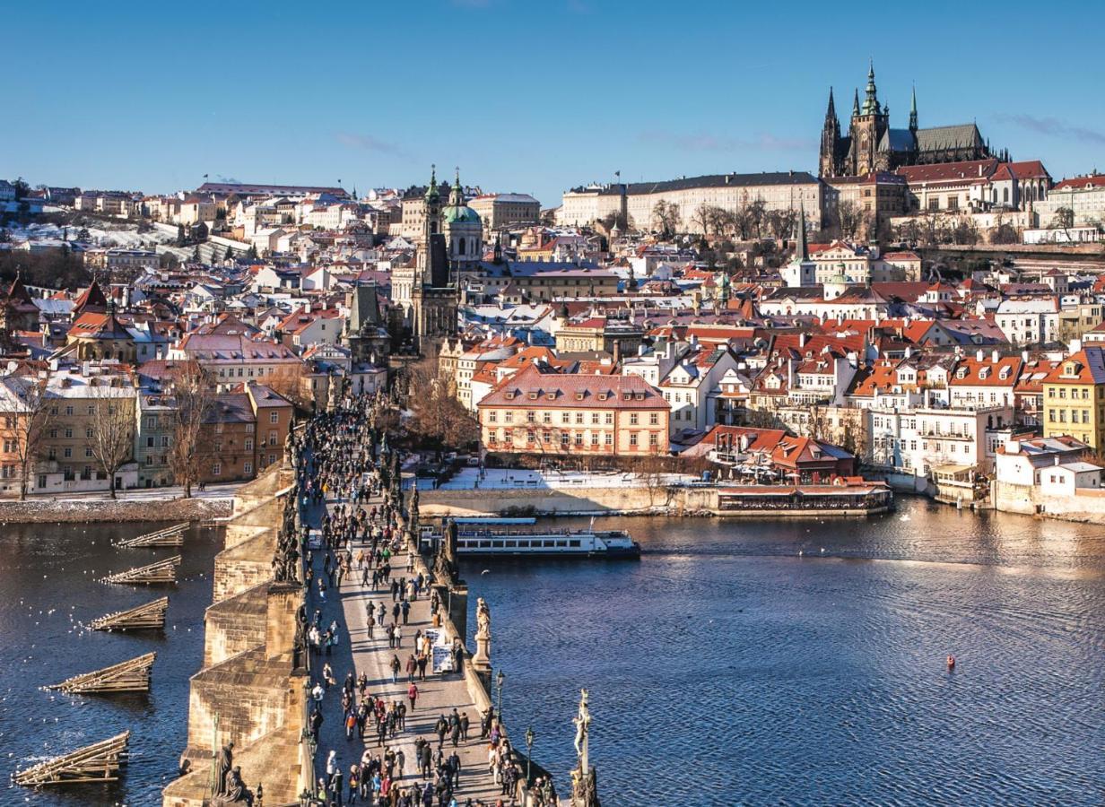 Trendy Local Apartment Praha Bagian luar foto