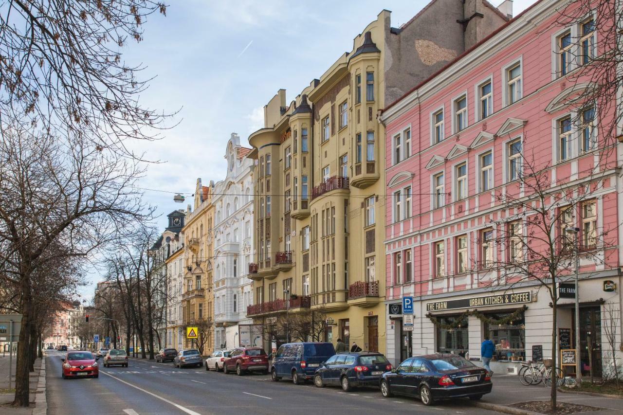 Trendy Local Apartment Praha Bagian luar foto